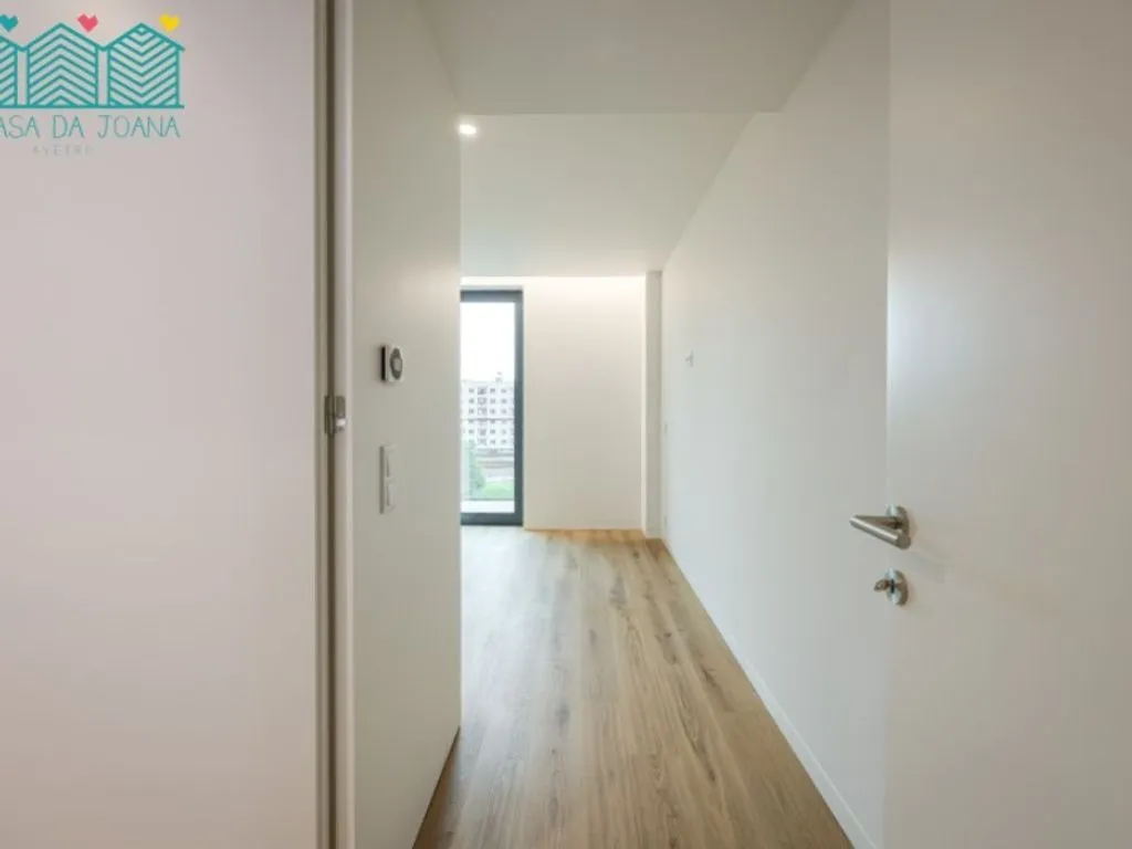 Entrée - Luxury 3-Bedroom Apartment in Aveiro