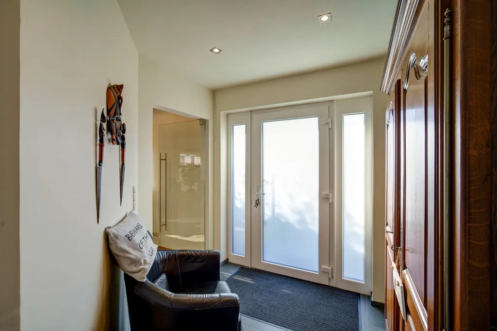 Esik - Eco-Friendly House with Terrace in Grobbendonk
