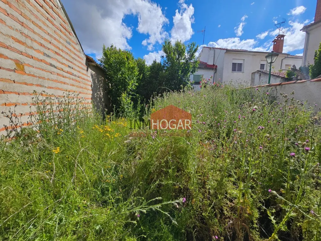 Garden - Urban Plot with Construction Potential in Sanchidrián