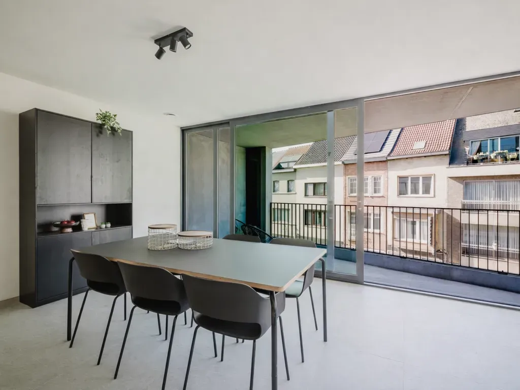 Söögituba - Apartment with Green Setting in Ghent