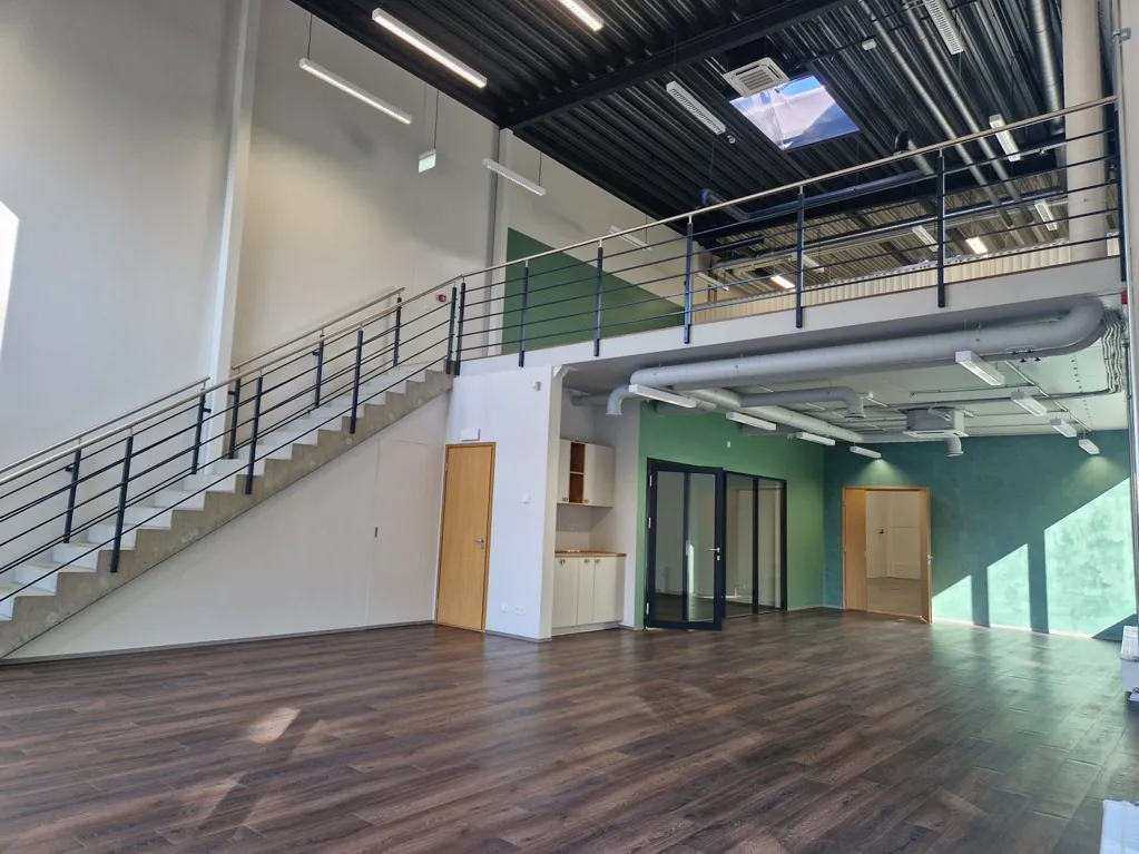 Toad - Corner Office Space with Large Windows in Priisle Business Park