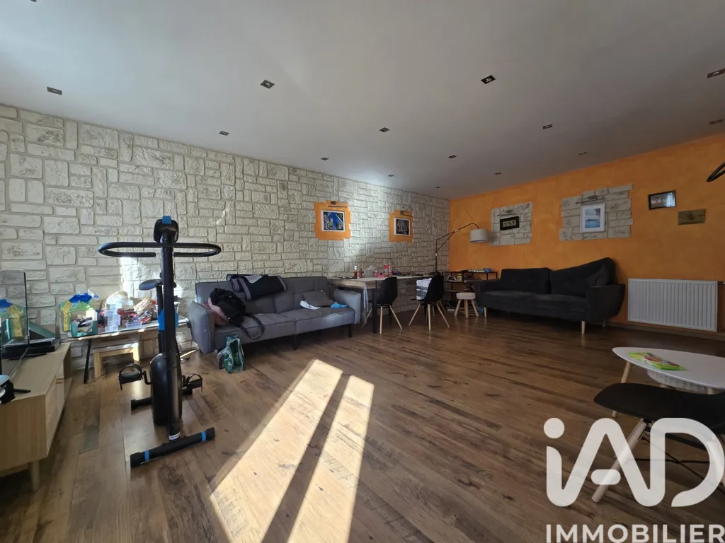 Living Room - 5-Piece Apartment with Balcony in Paris