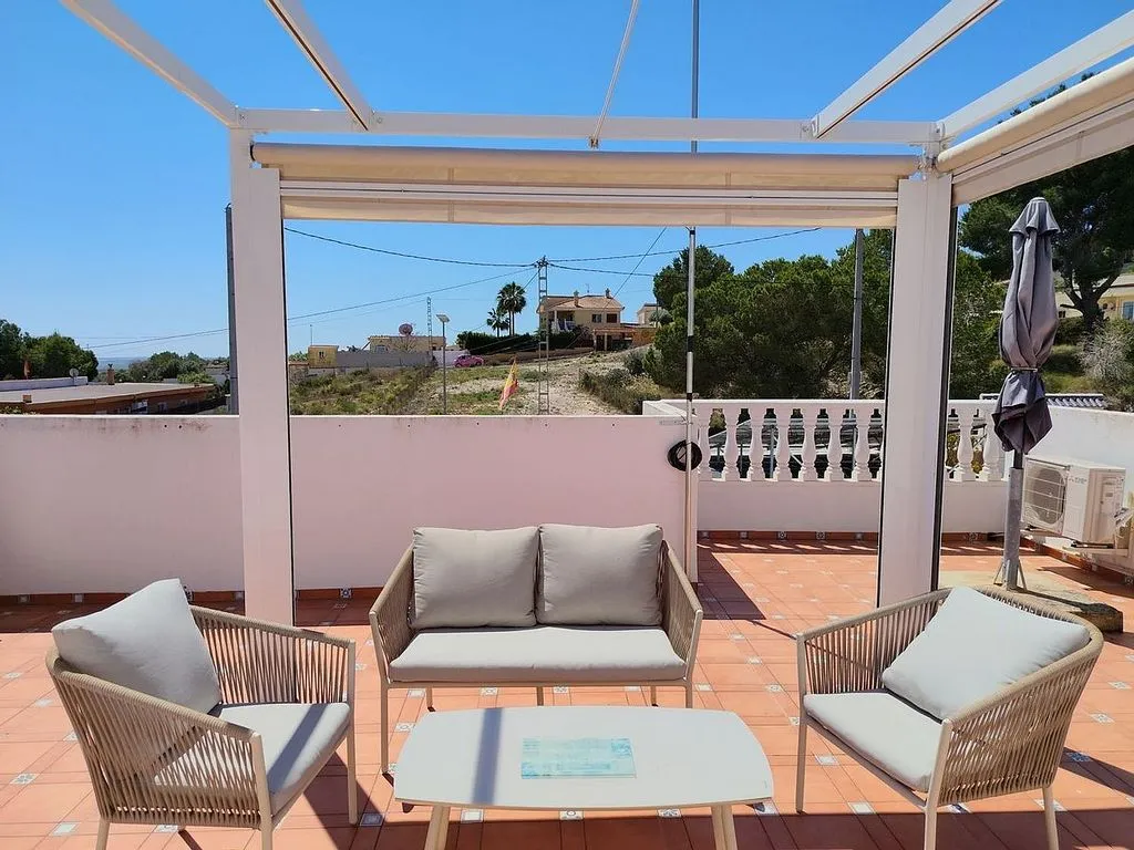 Terrass - Three-Bedroom House with Pool in Jacarilla