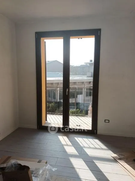 Rooms - Duplex Apartment with Balcony in Cantù