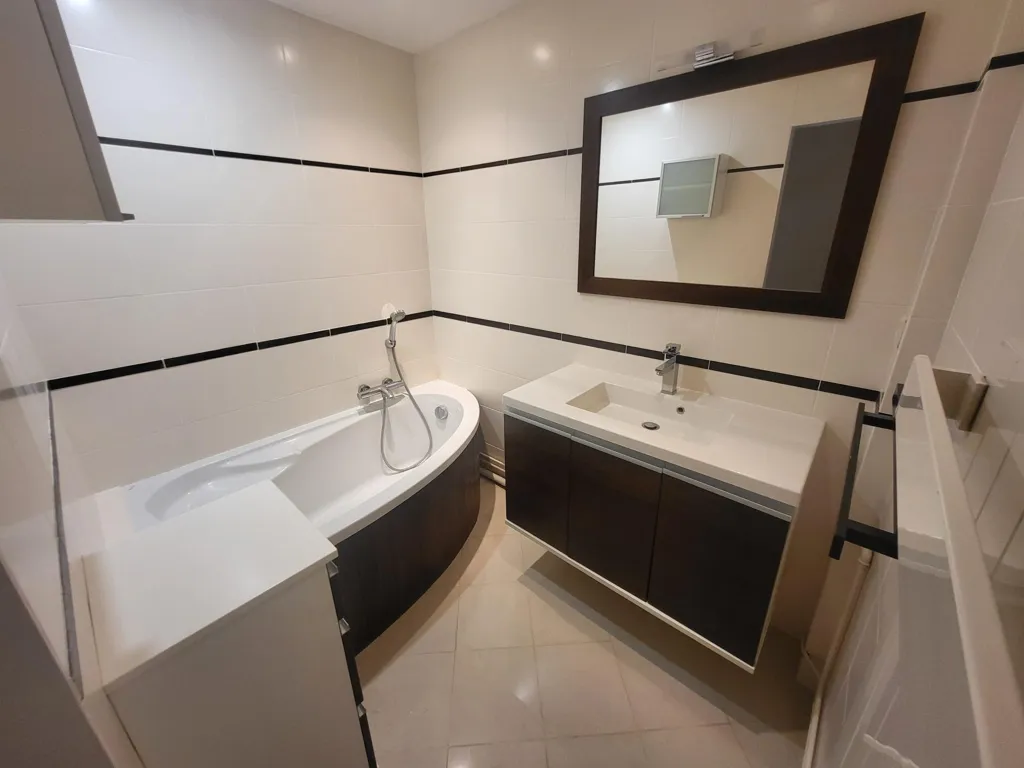 Bagni - 4-Piece Flat with Park View in Nogent-sur-Marne