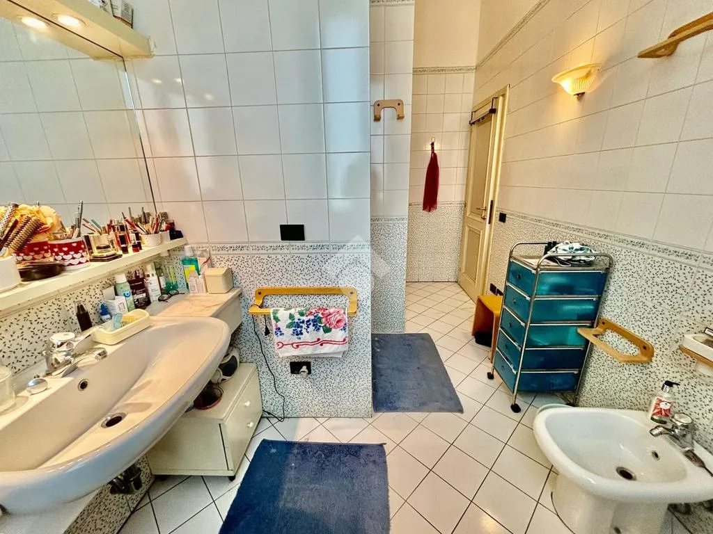 Vannitoad - Spacious Apartment with Balcony in Florence