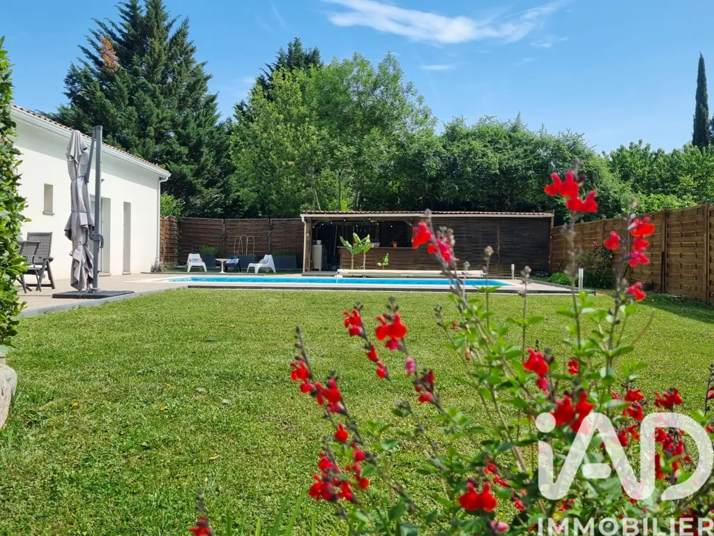 Piscine - Maison de Plain-Pied avec Piscine à Saint-Jean