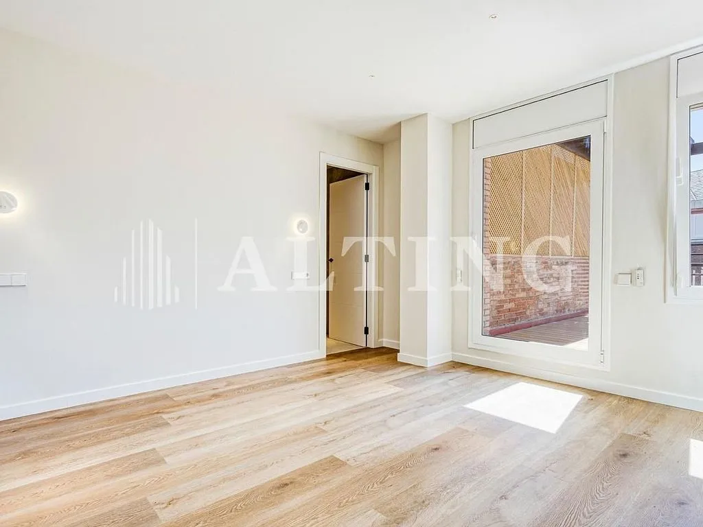 Rooms - Reformed Apartment with Terrace in Barcelona
