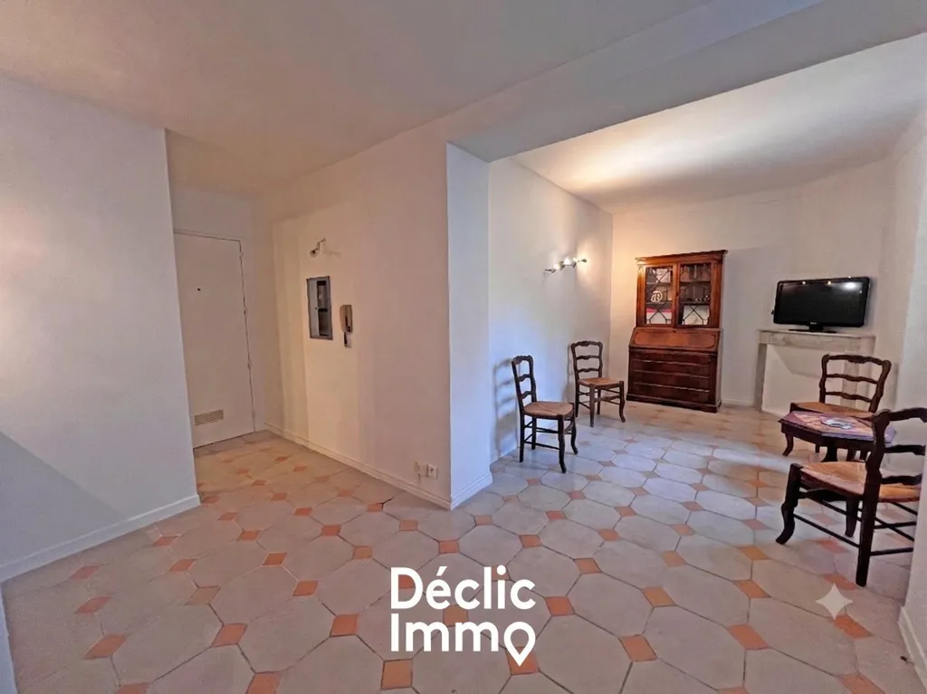 Living Room - Two-Unit Apartment Complex near Historic Centre