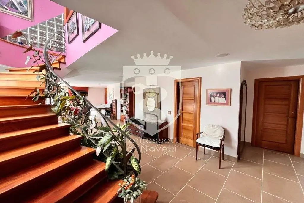 Toad - Detached House with Multiple Units in Torrelodones