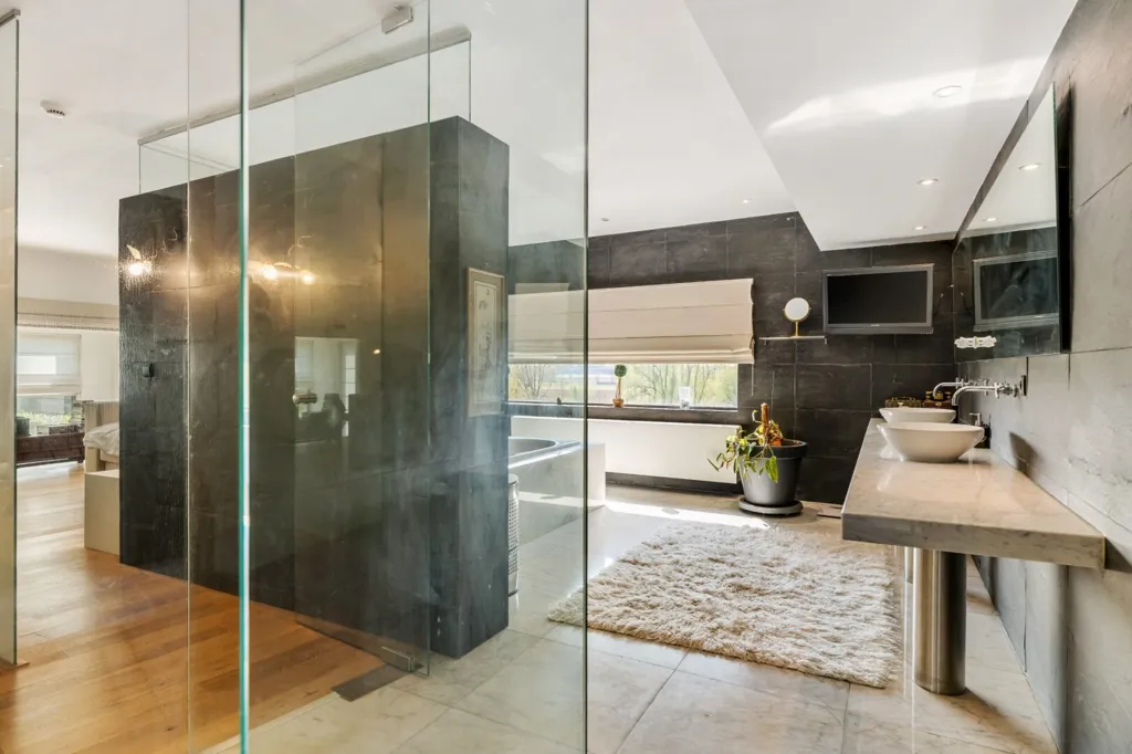 Salles de bain - Villa Luxueuse avec Piscine à Bilzen
