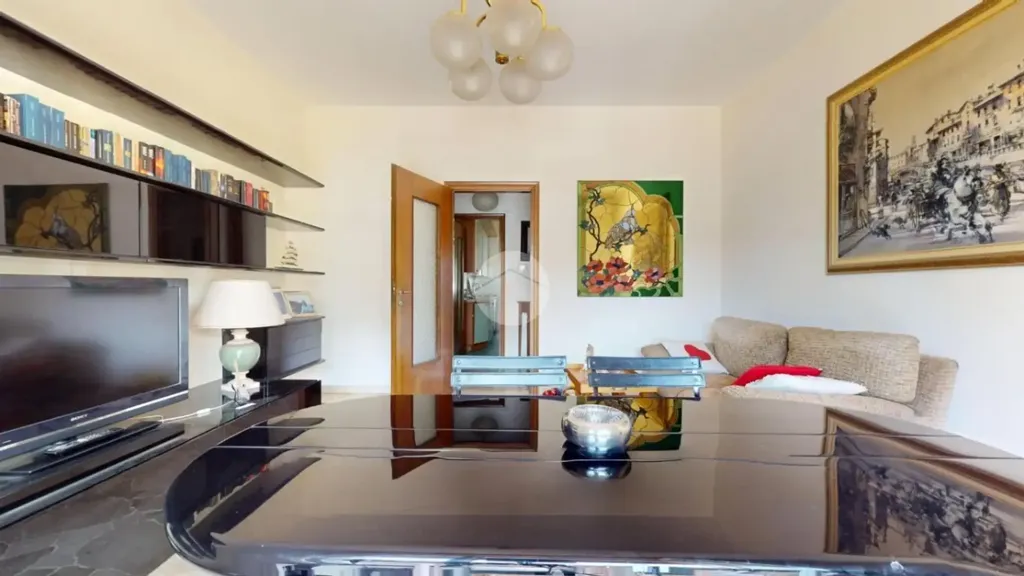Séjour - Spacious 3-Bedroom Apartment in Seregno
