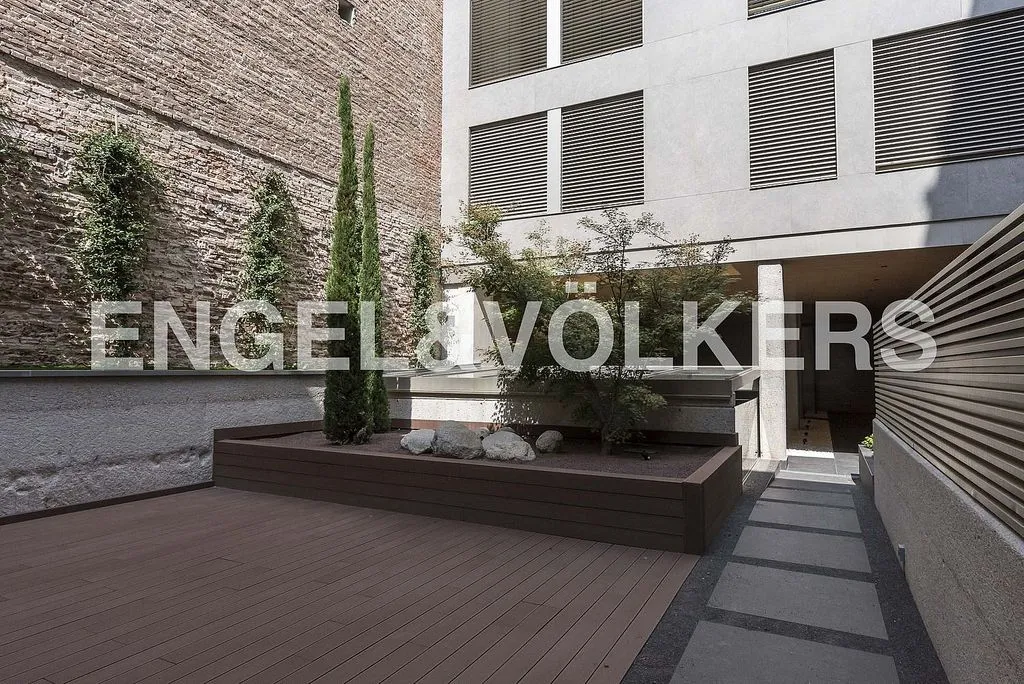 Giardino - 3-Bed Apartment with Pool in Ríos Rosas