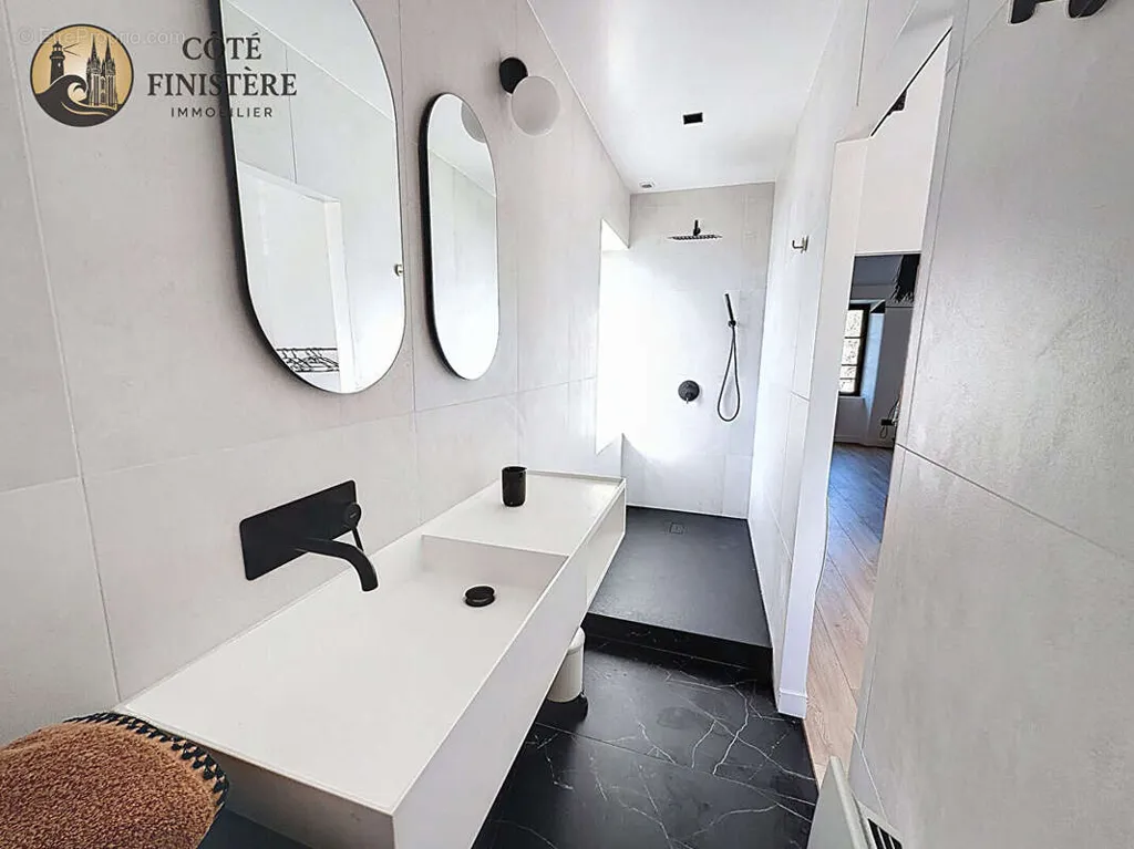 Salles de bain - Maison Contemporaine avec Jardin à Loctudy