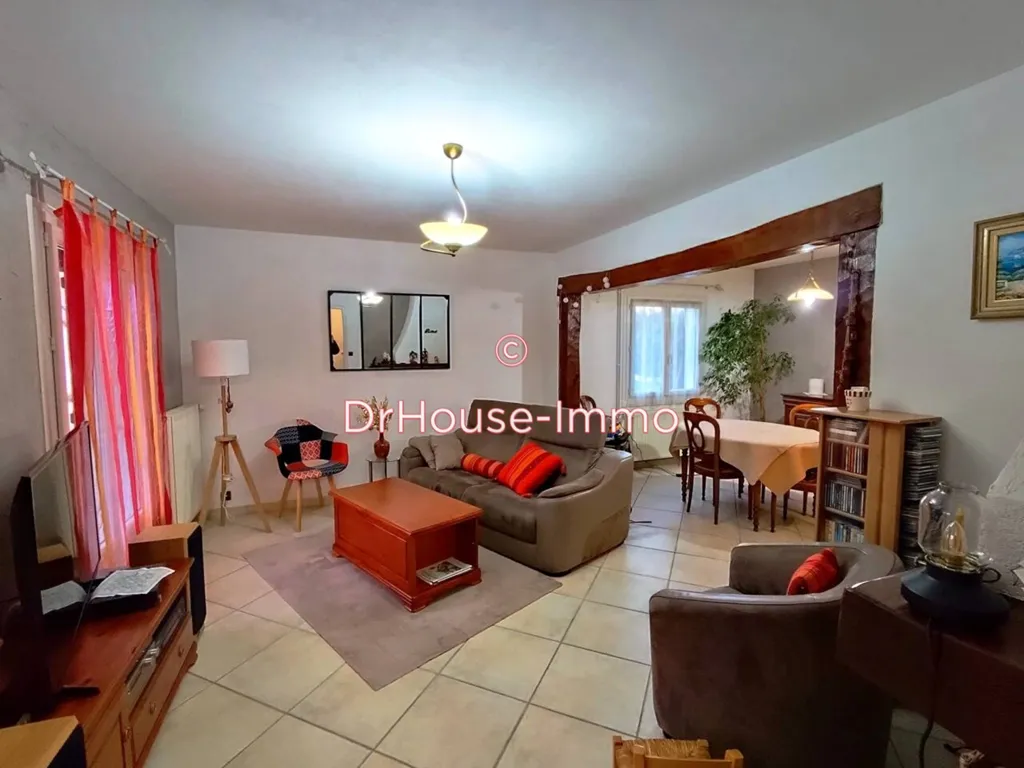 Living Room - 8-Piece House with Garden in Vendôme