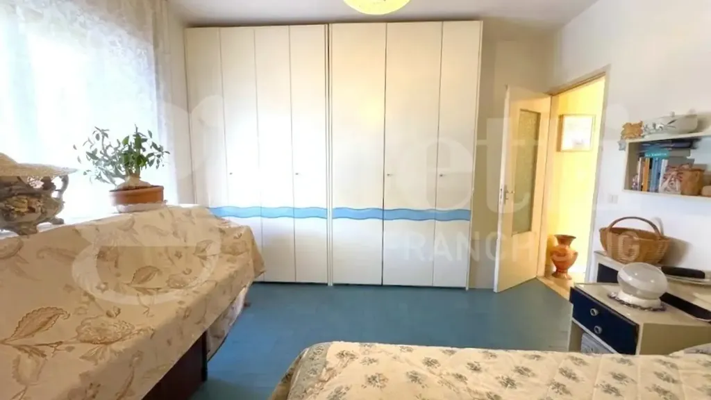 Camere da letto - Appartamento con possibilità di ristrutturazione ad Avenza