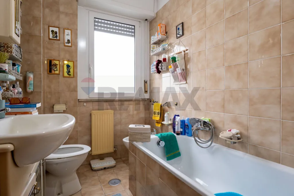 Salles de bain - Bright Apartment with Balcony in Rome