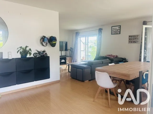 Séjour - Maison avec Terrasse et Vue Dégagée à Montluçon