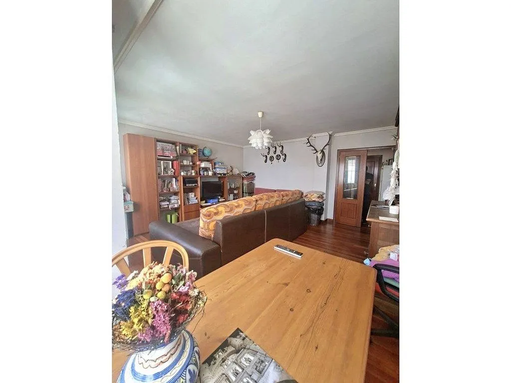 Elutuba - Spacious Apartment with Balconies in Central Location