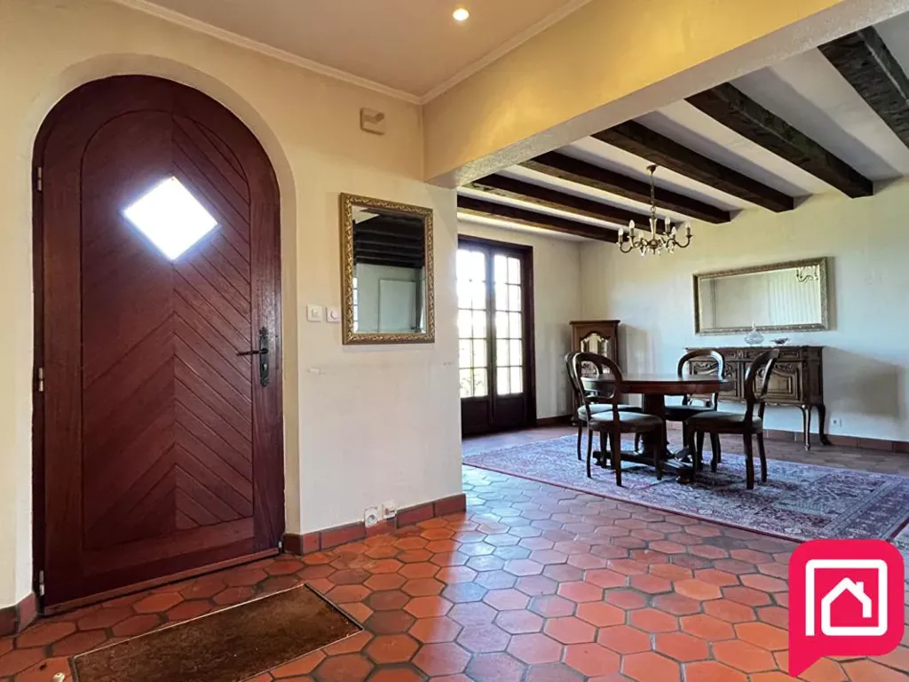 Esik - Traditional House with Large Garden in Plessé