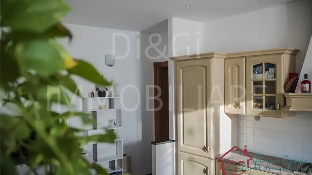 Cuisine - Spacious 2-Bedroom Apartment with Terrace in Albenga
