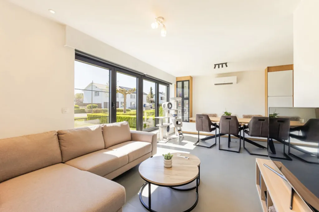 Séjour - Maison Énergétique avec Jardin et Garage à Zevendonk