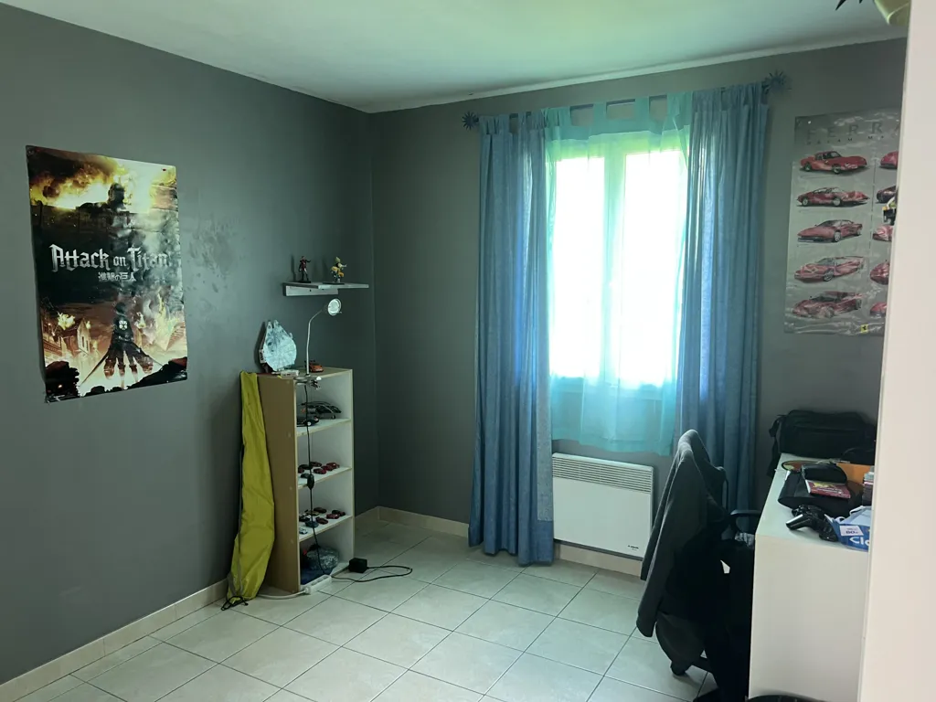 Chambres - Maison de Plain Pied avec Garage et Jardin à Lizac