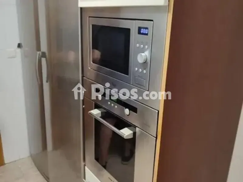 Köök - Spacious 4-Bedroom Flat with Balcony in Ronda Sur