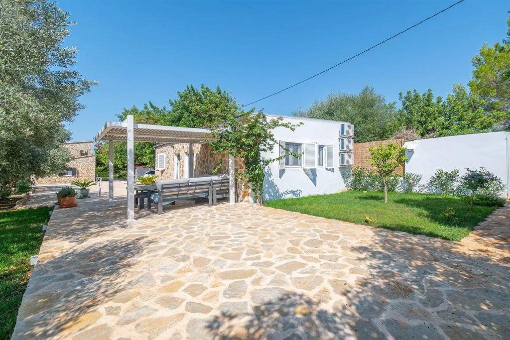 Terrass - Luxury Farmhouse with Mountain Views in Binissalem