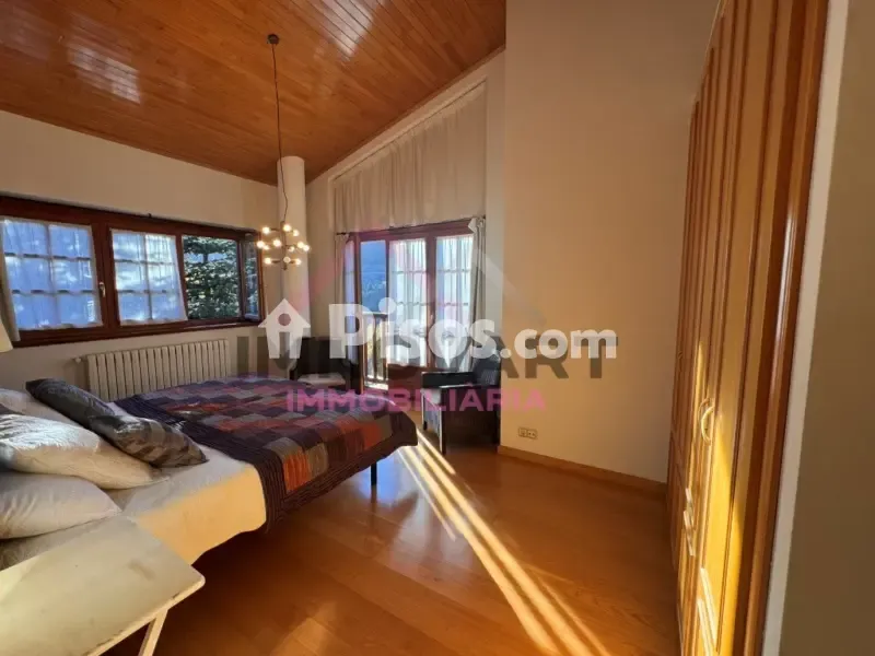 Bedrooms - Apartment with Balconies in L'Aldosa