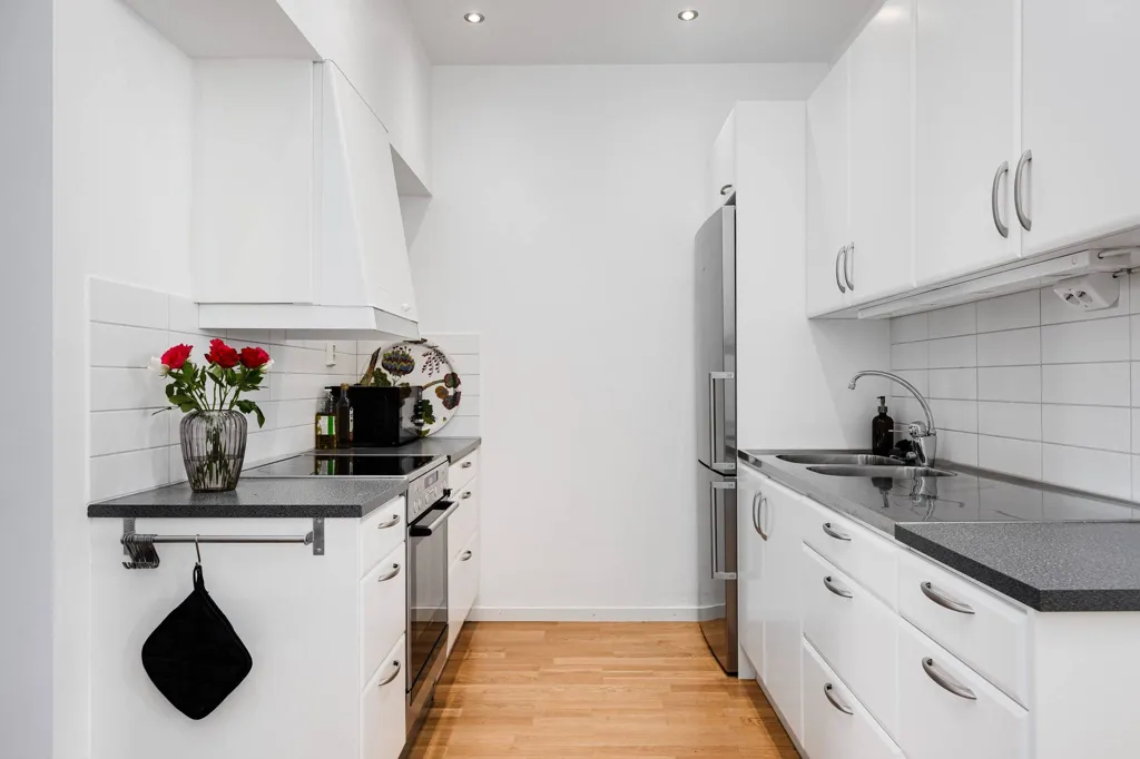 Köök - Apartment with High Ceilings in Central Enköping