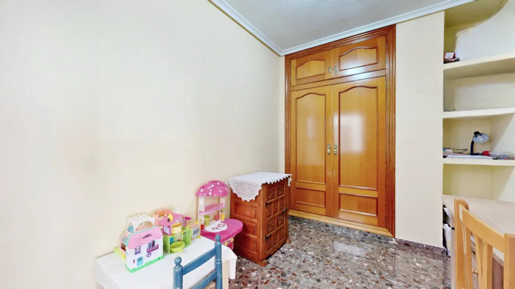 Magamistoad - Two-in-One Property with Terrace in Torrent