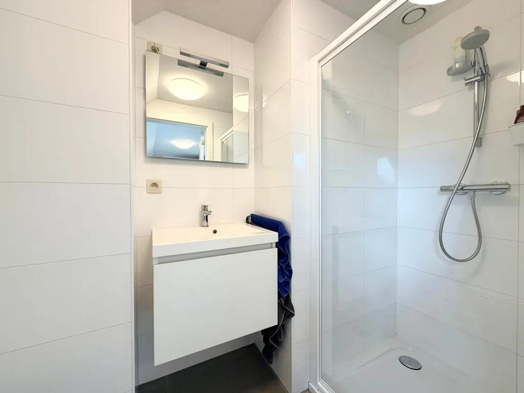Salles de bain - Duplex Énergétique avec Garage à Verrebroek
