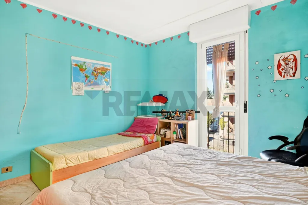 Magamistoad - Modernised Three-Bedroom Apartment, Gorla Minore
