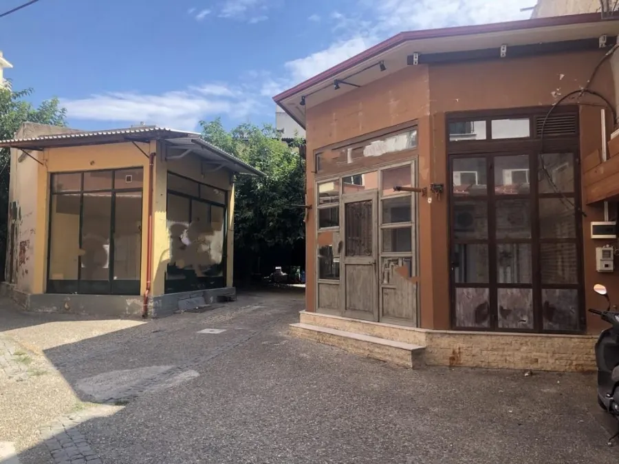 Extérieur - Commercial Space with Two Levels in Serres Centre