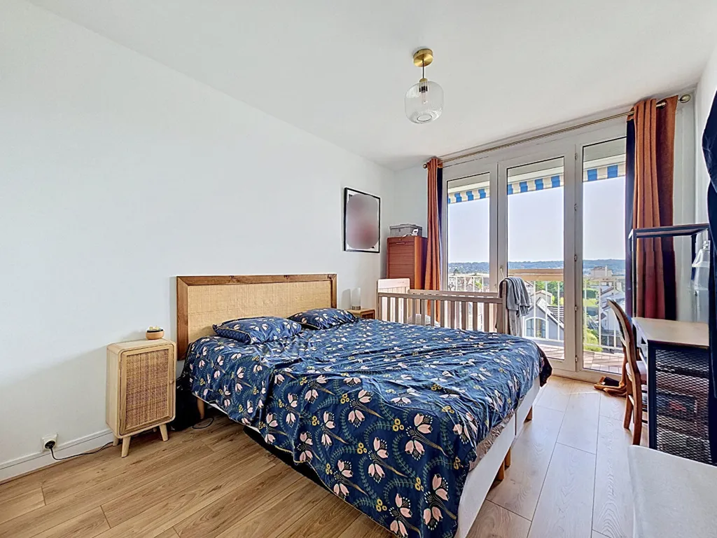 Chambres - Appartement Rénové avec Balcon à Rueil Malmaison