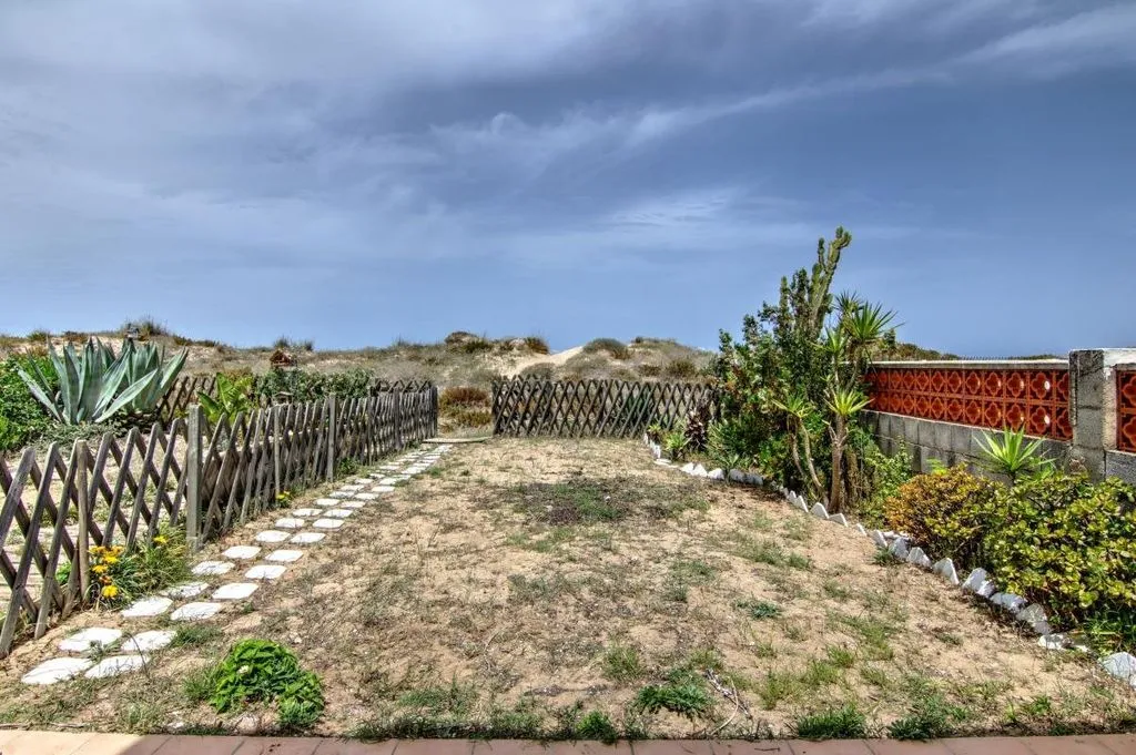 Giardino - Beachfront Villa with Sea Views in Oliva Nova