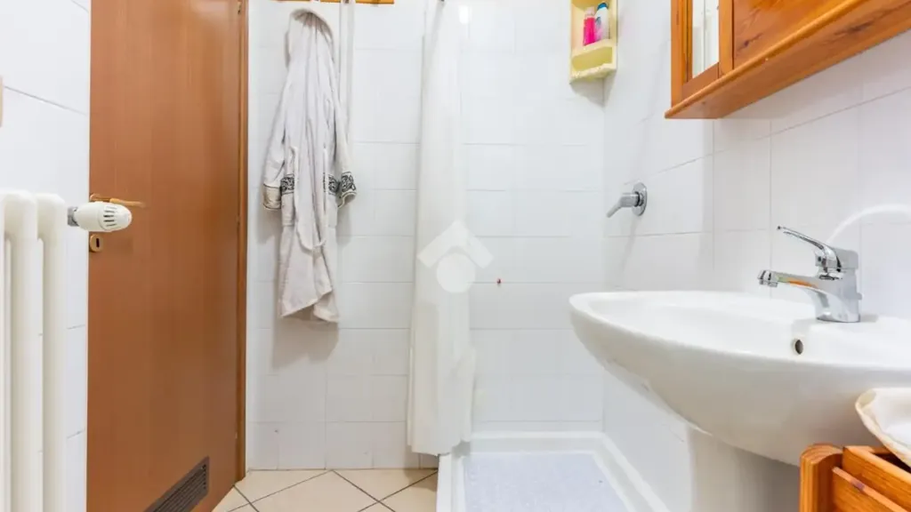 Salles de bain - Trilocale with Balcony in Ferrara