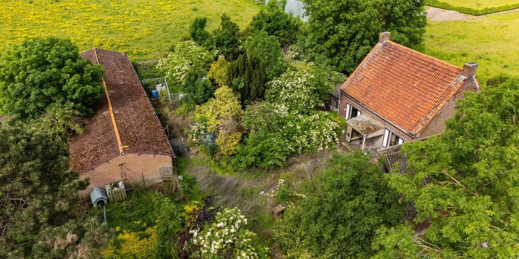 Õhuvaade - Farmhouse with Barns in Kanegem
