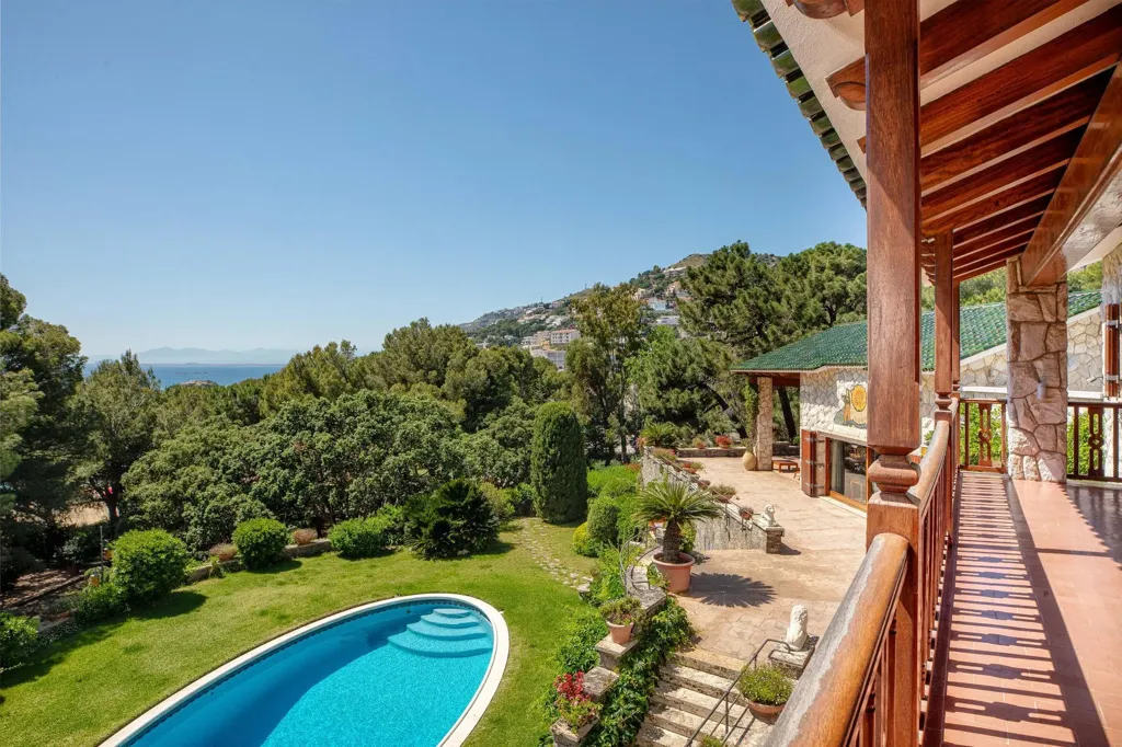 Piscina - Seafront Estate with Beach Access in Almadraba