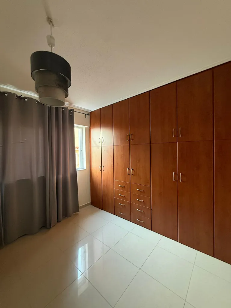 Chambres - Apartment with Balconies in Double-Fronted Location