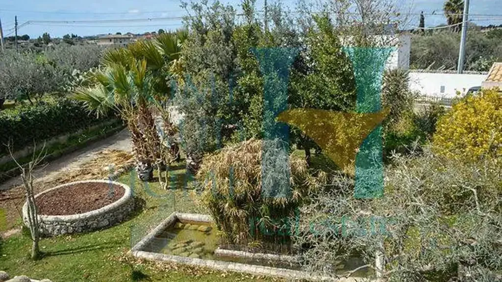 Jardin - Rustic Villa with Ornamental Garden in Modica