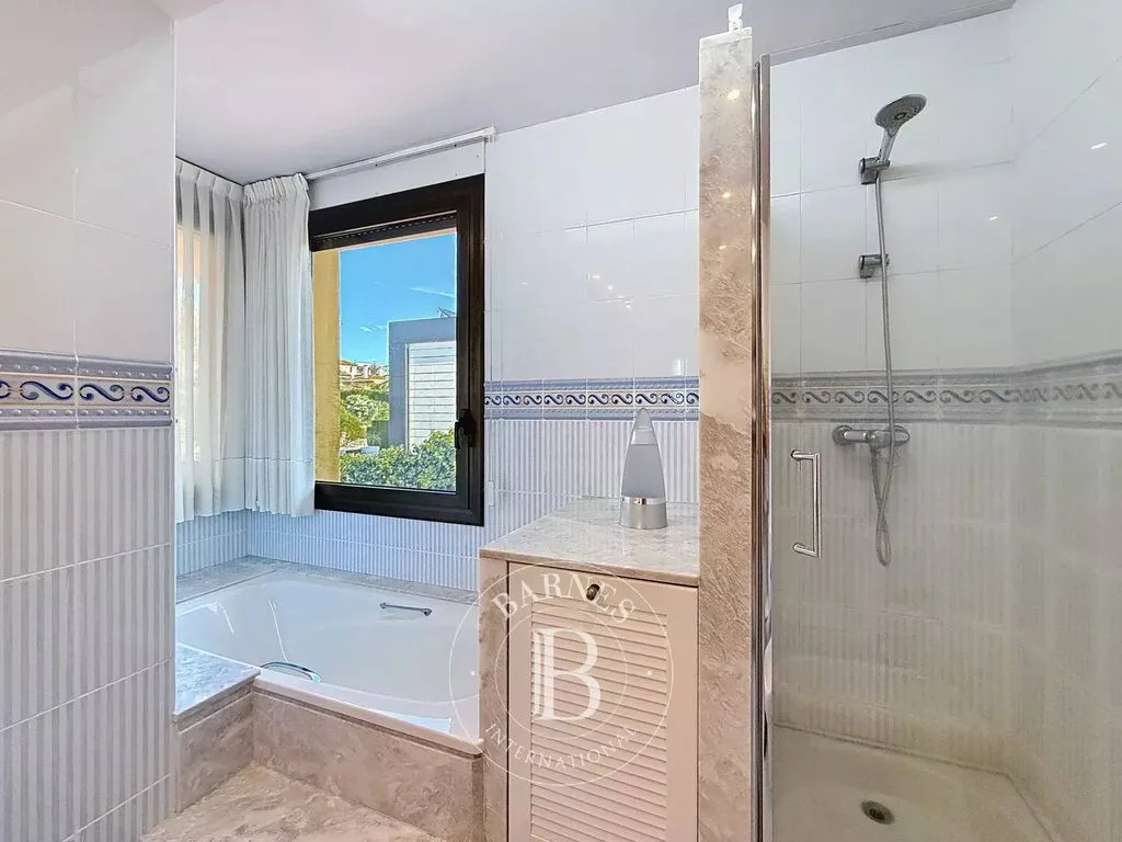 Vannitoad - Luxury Villa with Pool in El Masnou