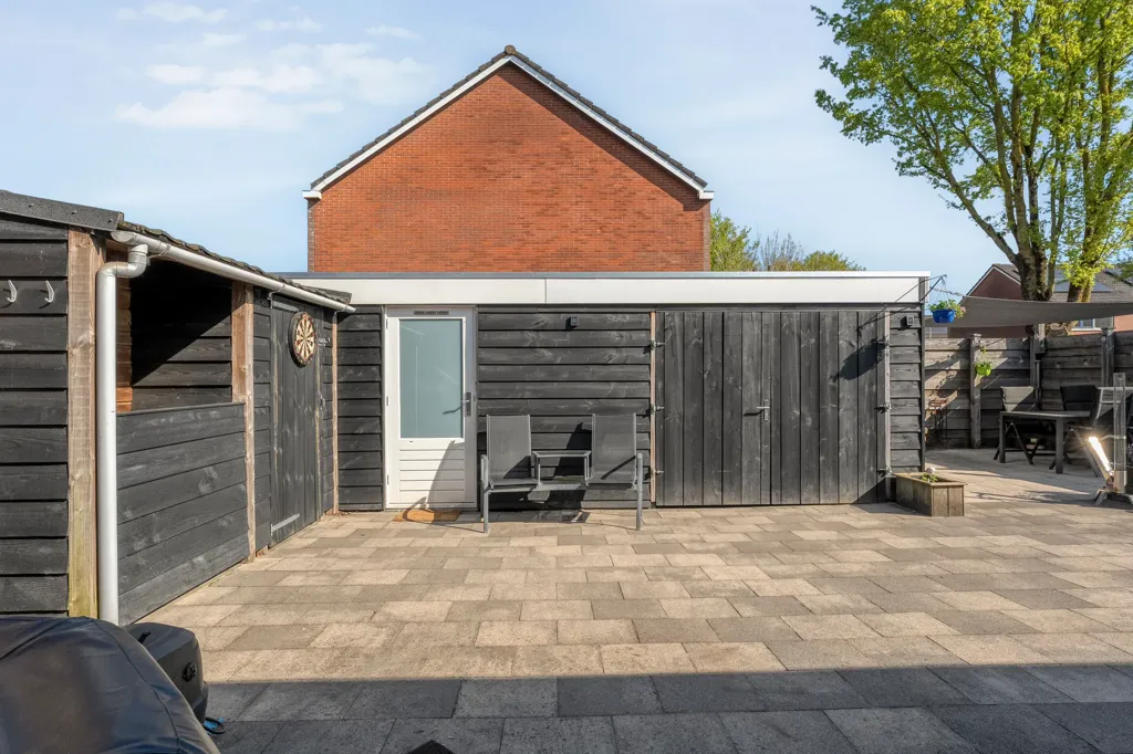 Aed - Spacious Corner House with Garden in Hoogeveen