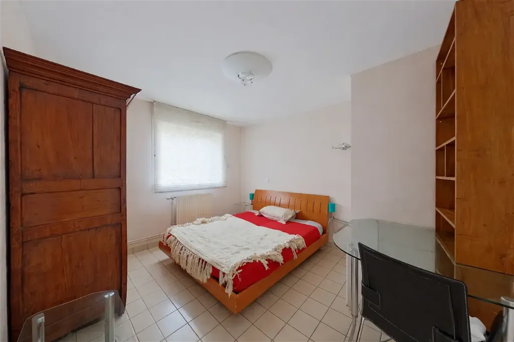 Chambres - Appartement 4 Pièces avec Garage à Tours