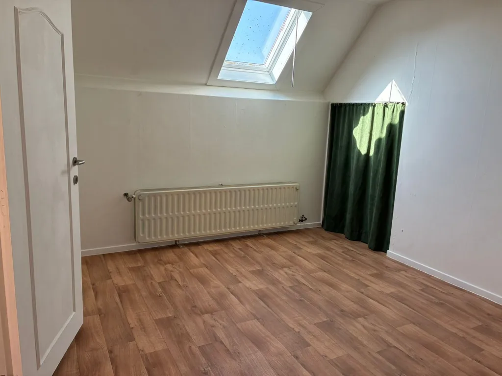 Toad - Spacious Open Plan House with Garden in Kortemark
