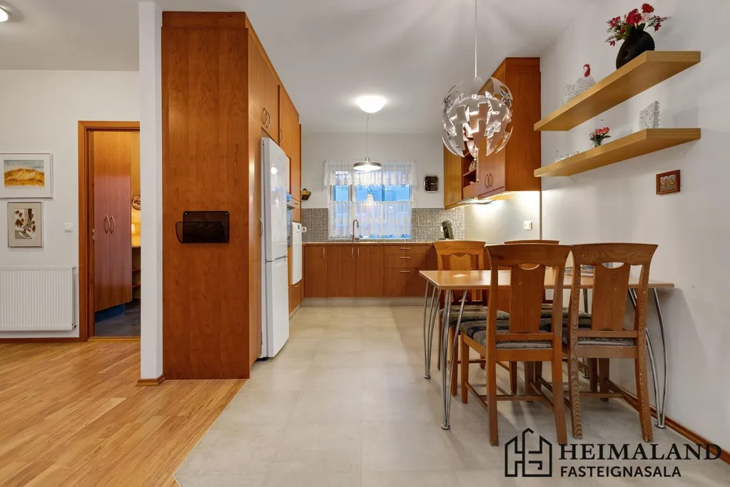 Sala da pranzo - Spacious 3-Bedroom Apartment with Elevator in Selfoss