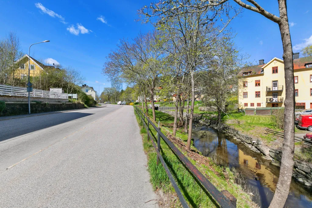 Välivaade - Mixed-Use Property with Harbour View in Valdemarsvik