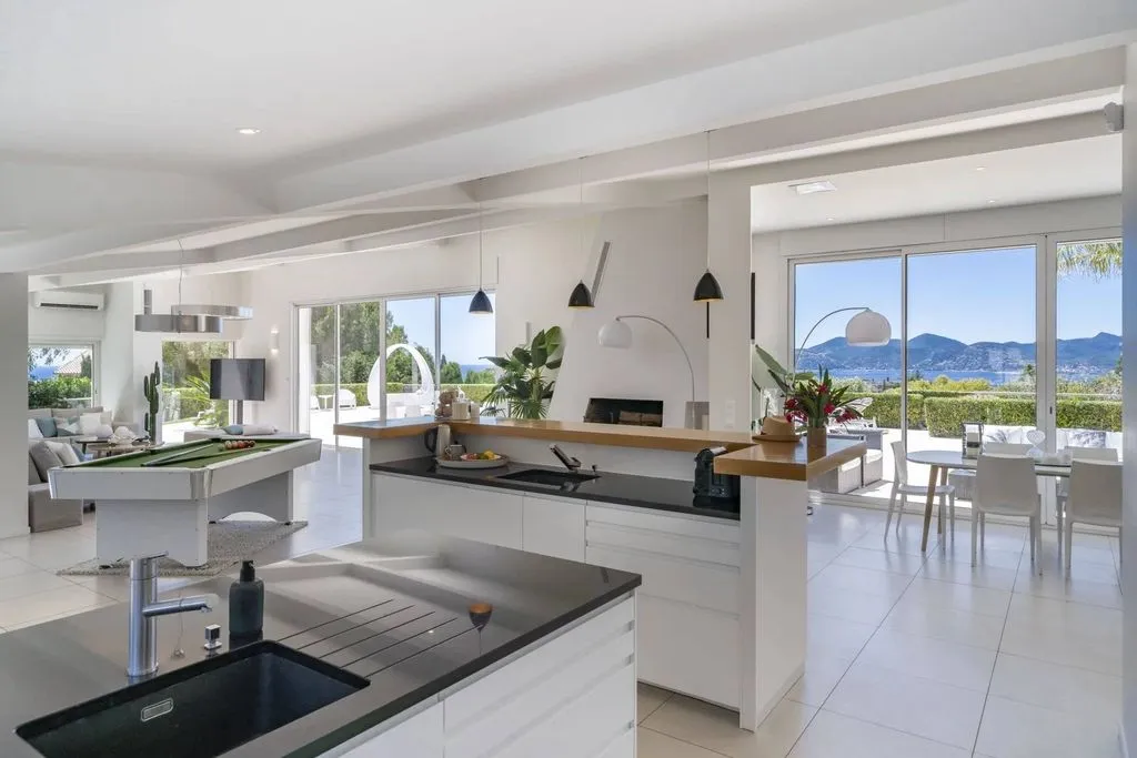 Cuisine - Villa Luxueuse avec Piscine à Cannes