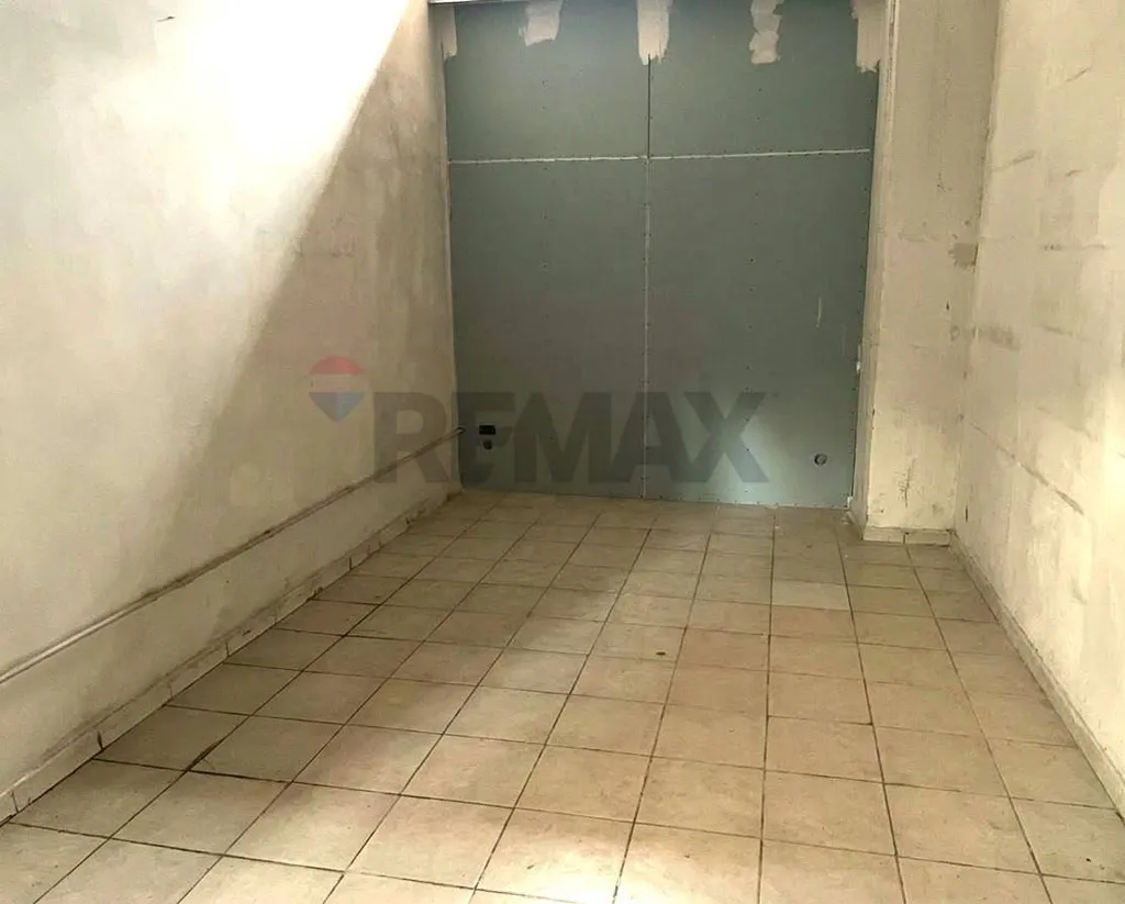 Stanze - Garage in Trani with Electric Gate